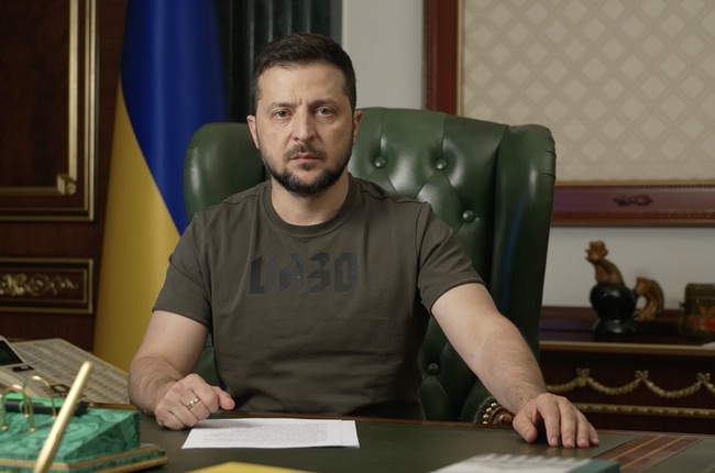 Володимир ЗеленскиВчера на фронта днес в Капитолия – украинският президент