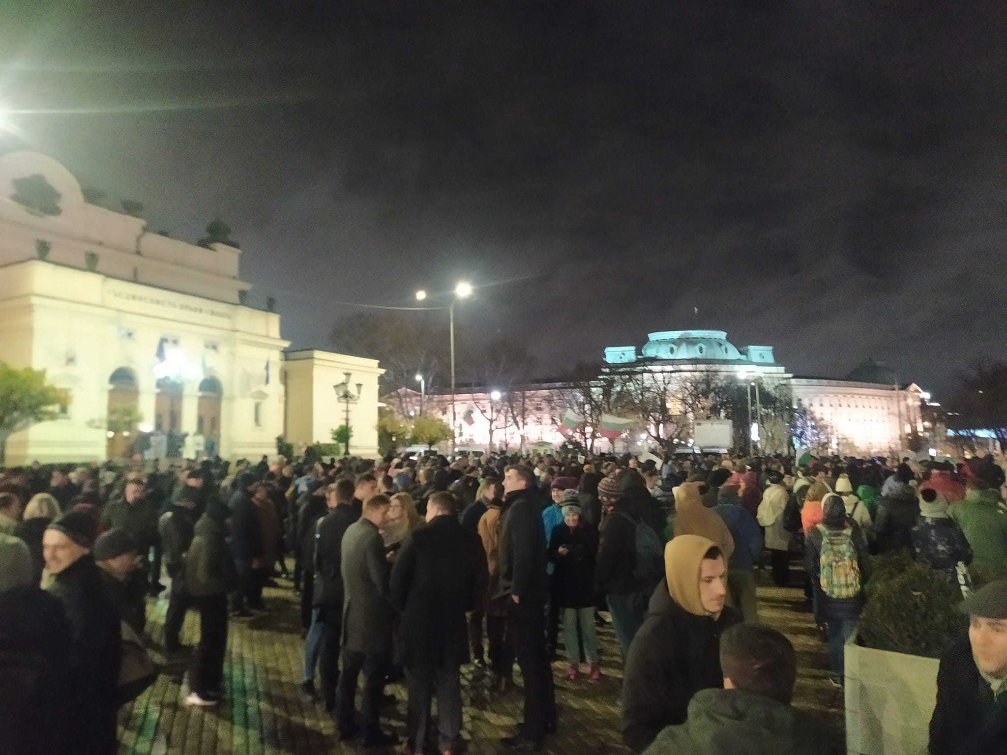 Снимка Камен Добрев FacebookГраждани се събраха на протест пред Народното събрание