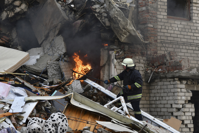 Мирни хора са загинали при експлозии и въздушни удари Снимка