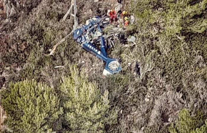 Двама души са загинали при катастрофа на хеликоптер близо до