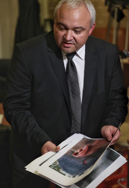 Демерджиев показа снимки на ранени гранични полицаи. Снимка: БТАНе е