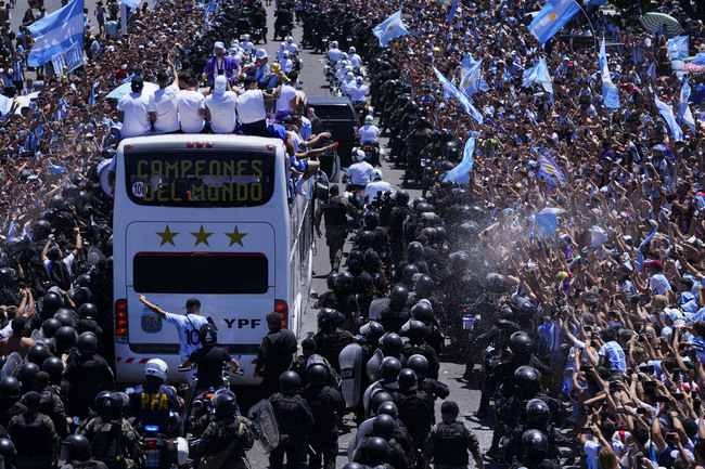 Снимка БТАУлиците на столицата на Аржентина Буенос Айрес бяха препълнени