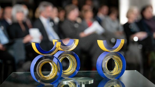  Стауетките, символизиращи предаването на щафетата сред Европейските столици на културата. Снимка: Сайт на Европейската столица на културата Елефсина 