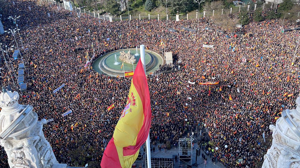 Снимка VOX España FacebookХиляди хора се събраха в центъра на Мадрид