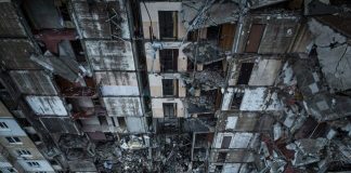 Ракета удари жилищна сграда в Харков, Украйна