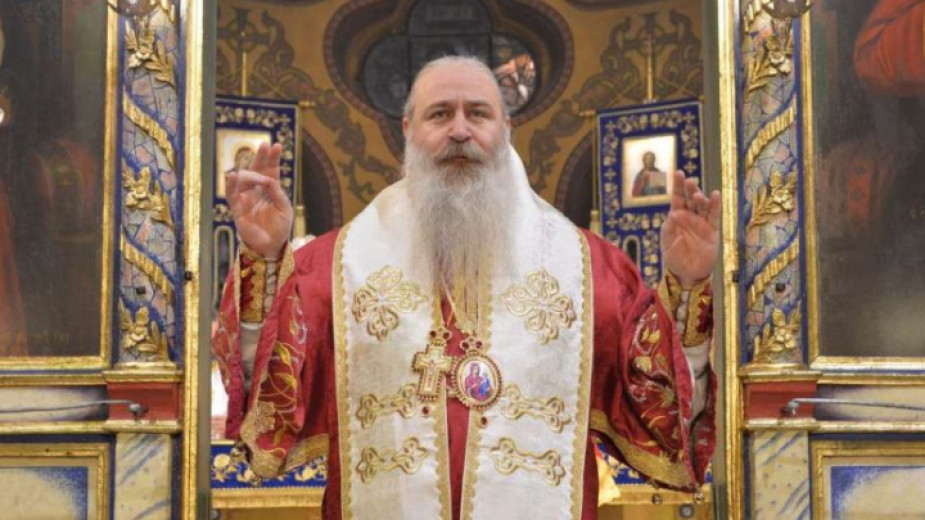 Игуменът на Бачковския и Троянския манастирВеличкият епископ Сионий е едновременно