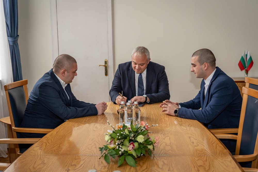 Среща на Пендиков вляво с вътрешния министър Иван Демерджиев Снимка