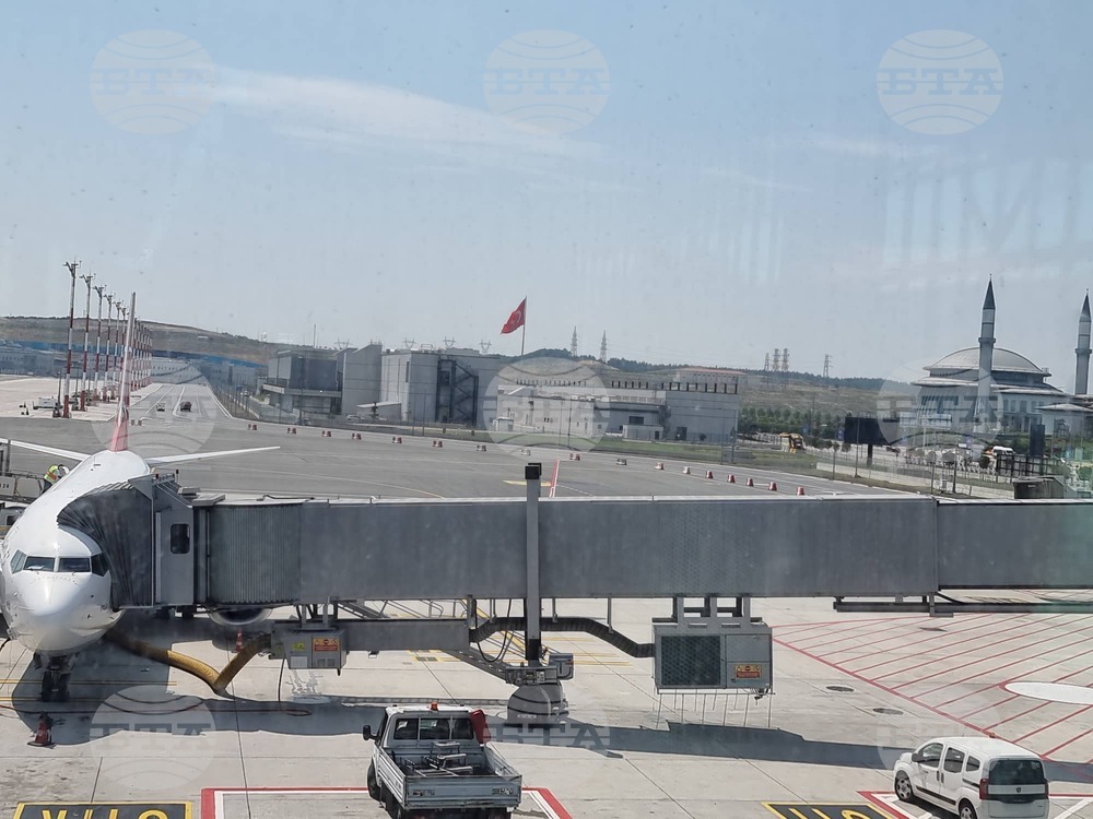 Летище Сабиха Гьокчен Снимка БТАИстанбулското летище Сабиха Гьокчен е един