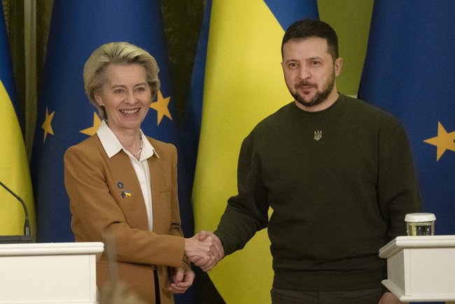 Председателката на ЕК Урсула фон дер Лайен и президентът на Украйна Володимир Зеленски