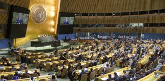 Украинският външен министър Дмитро Кулеба говори пред ОС ООН