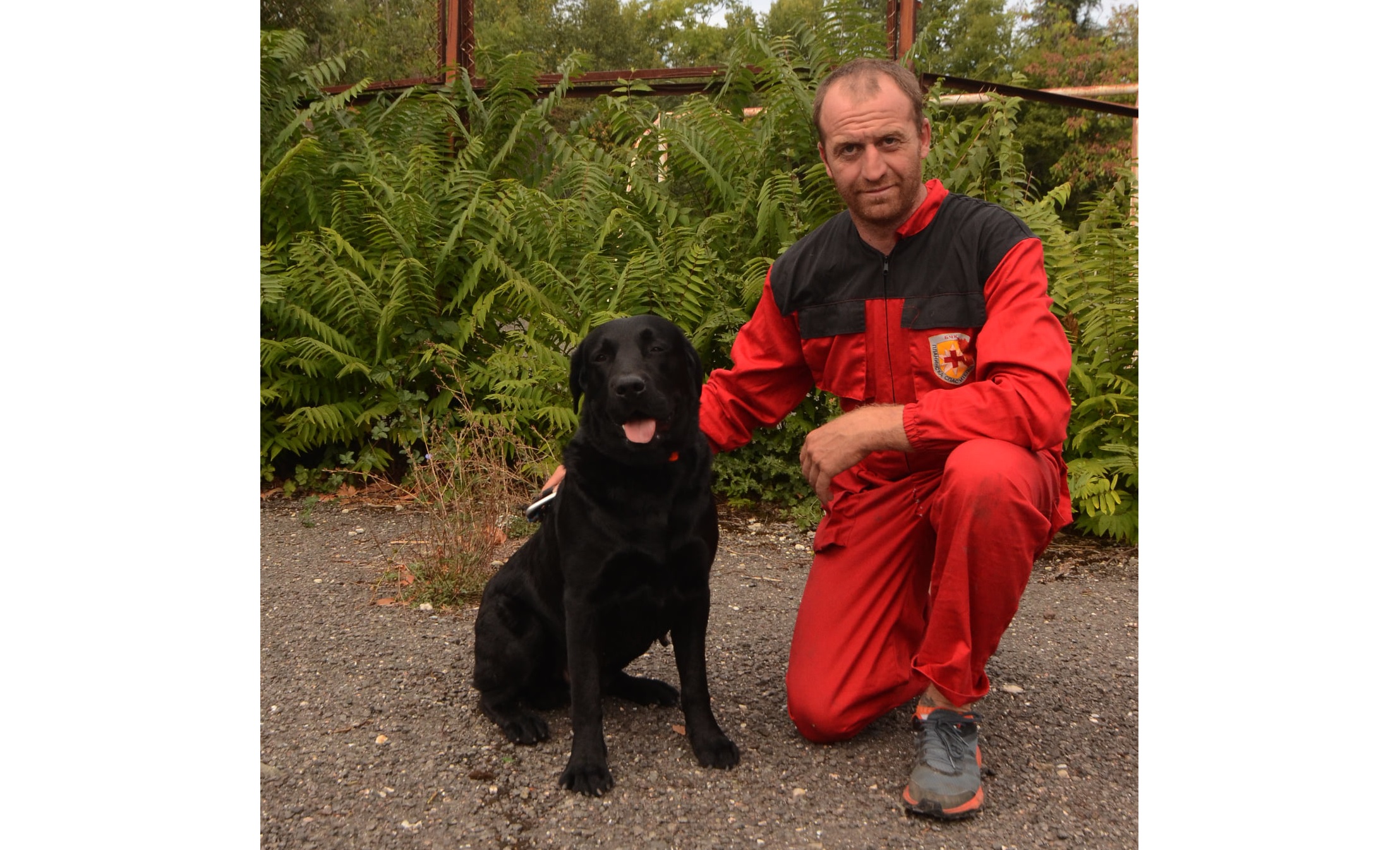 Минко Банчев със спасително куче Берго Снимка Група за спасяване
