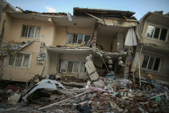Нова поредица трусове бяха регистрирани в Турция след опустошителните земетресения