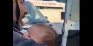 Спасеното бебе в Турция