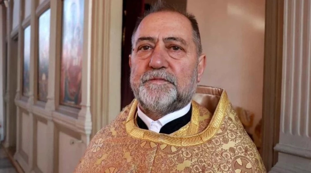 Отец Александър Чъкърък, свещеник в църквата “Св. Георги Победоносец“ в