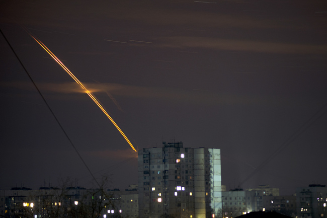 Най малко шест руски ракети са поразили тази вечер украинския