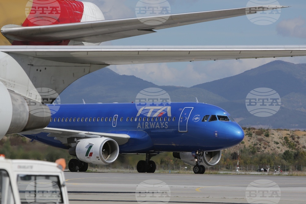 Комичен случай със самолет на италианската на авиокомпания ИТА еъруйъз