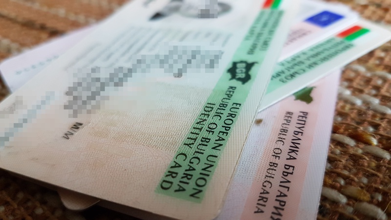 С лична карта или с личен зелен паспорт – за