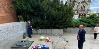 Новият американски посланик отдаде почит на загиналите български бойци