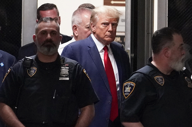 45 ият президент на САЩ  Доналд Тръмп остана под арест