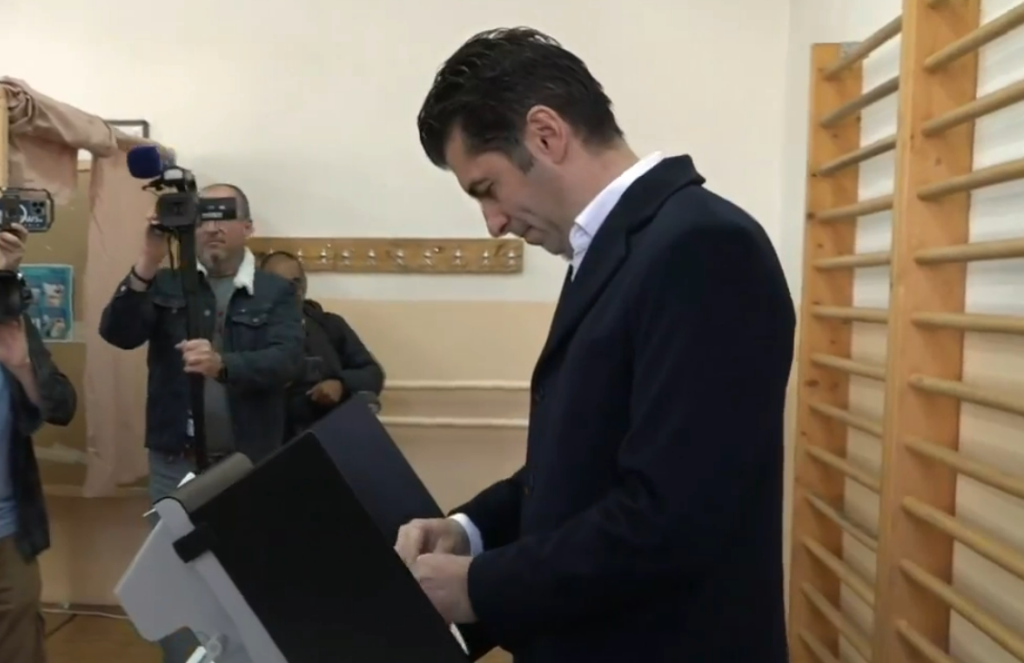  Кирил Петков 