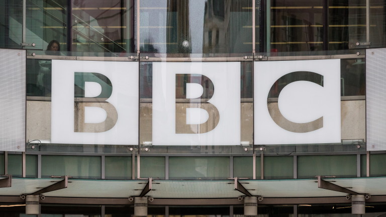Обществената медийна корпорация на Великобритания – БиБиСи на английски British