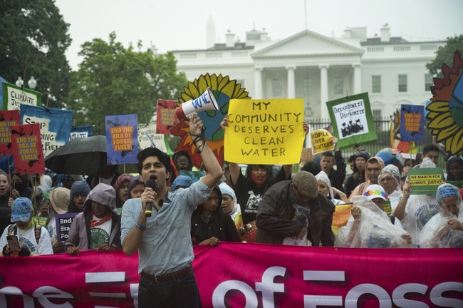 Екоактивисти се събраха на нюйоркския площад Таймс по повод Деня