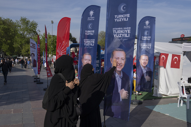 Снощи приключи гласуването на турските избиратели в дипломатическите представителства на