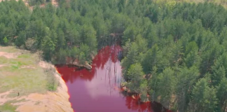 кървавото езеро