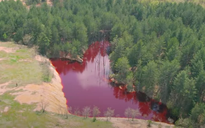 кървавото езеро