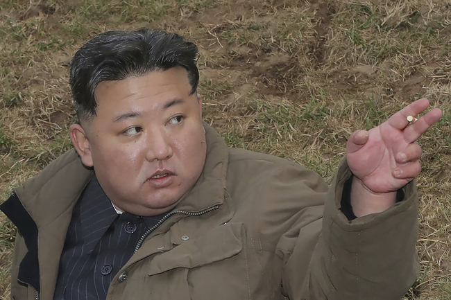 Над 140 килограма Толкова тежи лидерът на Северна Корея Ким