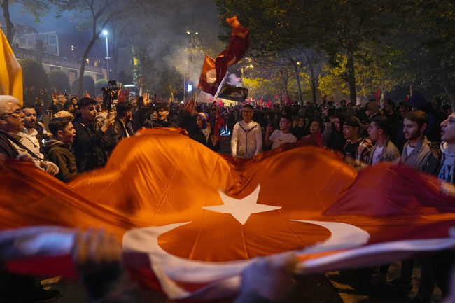Турция прекара една безсънна нощ в очакване на резултатите от