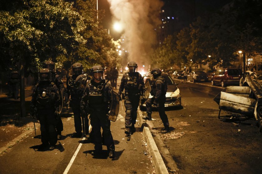 Тази нощ отново Франция бе белязана от насилие заради убийството