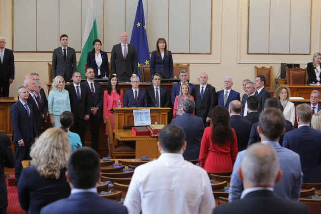Светът приветства избора на новото редовно правителство в България като