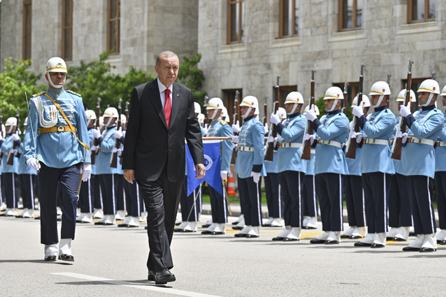 С тържествена церемония във Великото национално събрание в Анкара турският