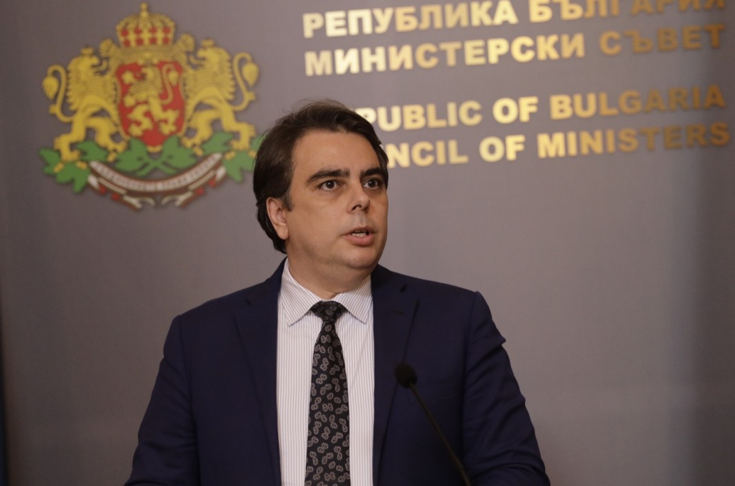 Остри думи отправи финансовият министър Асен Василев към президента Румен