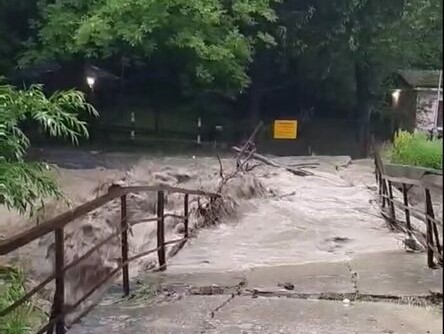 Частично бедствено положение е обявено в община Етрополе след проливните