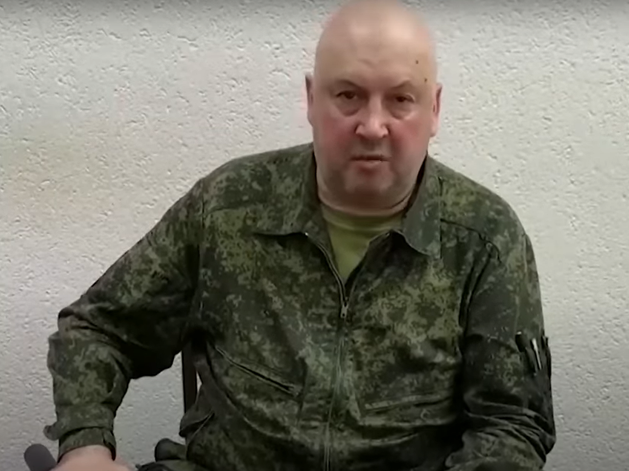 Главнокомандващият Военно космическите сили на Русия генерал Сергей Суровикин е