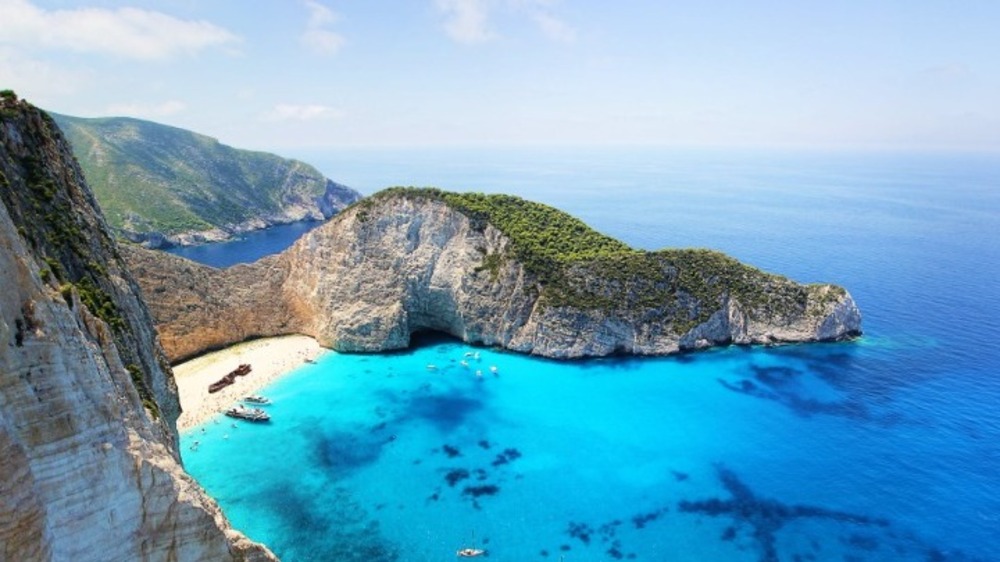 Известен с естествената си красота плаж Навагио Навайо на гръцкия