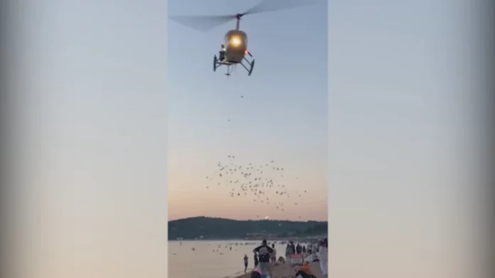 Хеликоптерът над плаж 