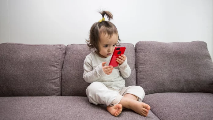 Играта с телефони затруднява проговарянето у децата