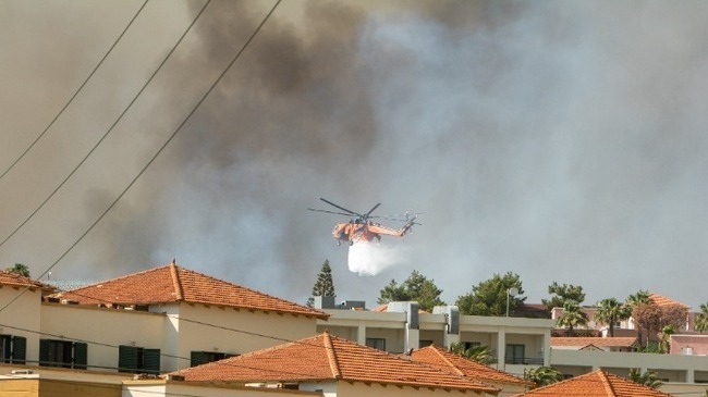 Гърция е обхваната от горски пожари. Корфу стана поредният гръцки