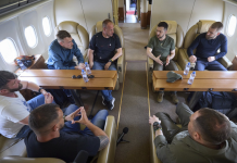 Освободените петима командири на батальон "Азов"се връщат веднага на фронта
