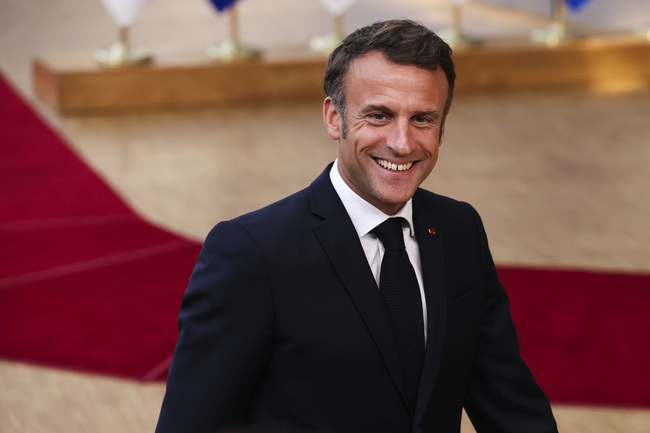 Президентът на Франция Еманюел Макрон смени министрите на образованието и
