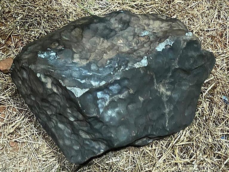 Покрай профучалия над България метеорит интересът към тези извънземни обекти