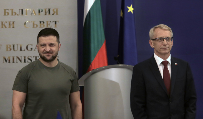 Украинският президент Володимир Зеленски е обсъдил с премиера на България