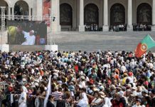 Папа Франциск пристигна в португалския град Фатима