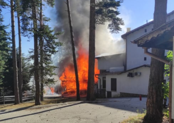 Пожар избухна в Екохотел Здравец Хотелът е често избиран за
