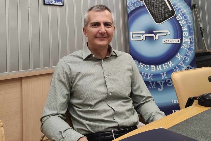 Министърът на младежта и спорта Димитър Илиев извърши резки промени