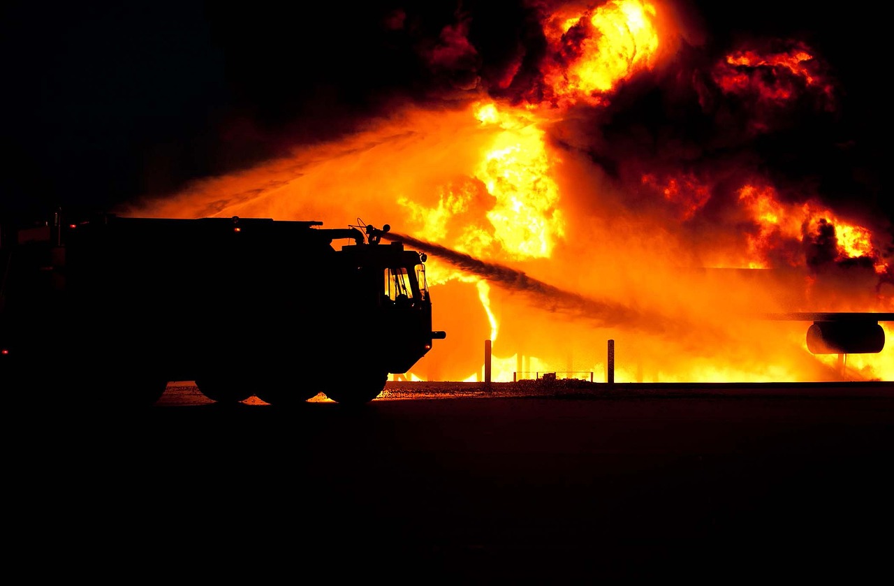 Най малко 63 души са загинали при пожар в многоетажна