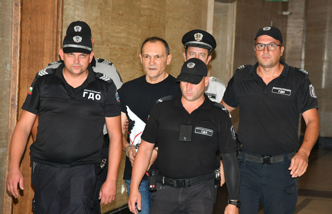 Обвиняемият бизнесмен Васил Божков пристигна в Софийския градски съд, който